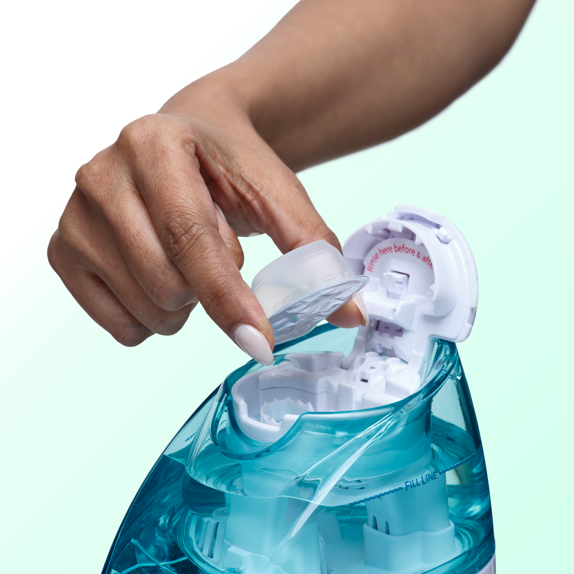 Naväge Travel Bundle: Nose Cleaner, 30 SaltPods, Travel Bag